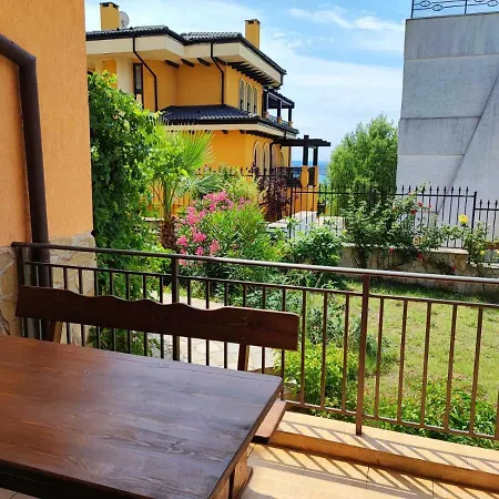 Apartaments Sunrise Apartment *